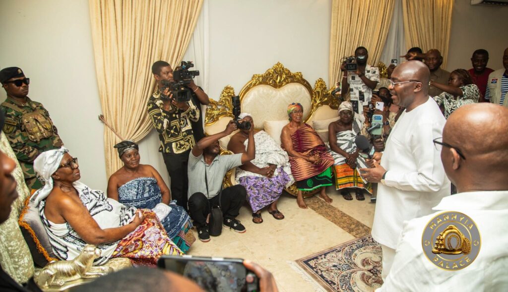 Bawumia Visits Asantehemaa Nana Yaa Akyaa II at Manhyia, Seeks Her Blessings