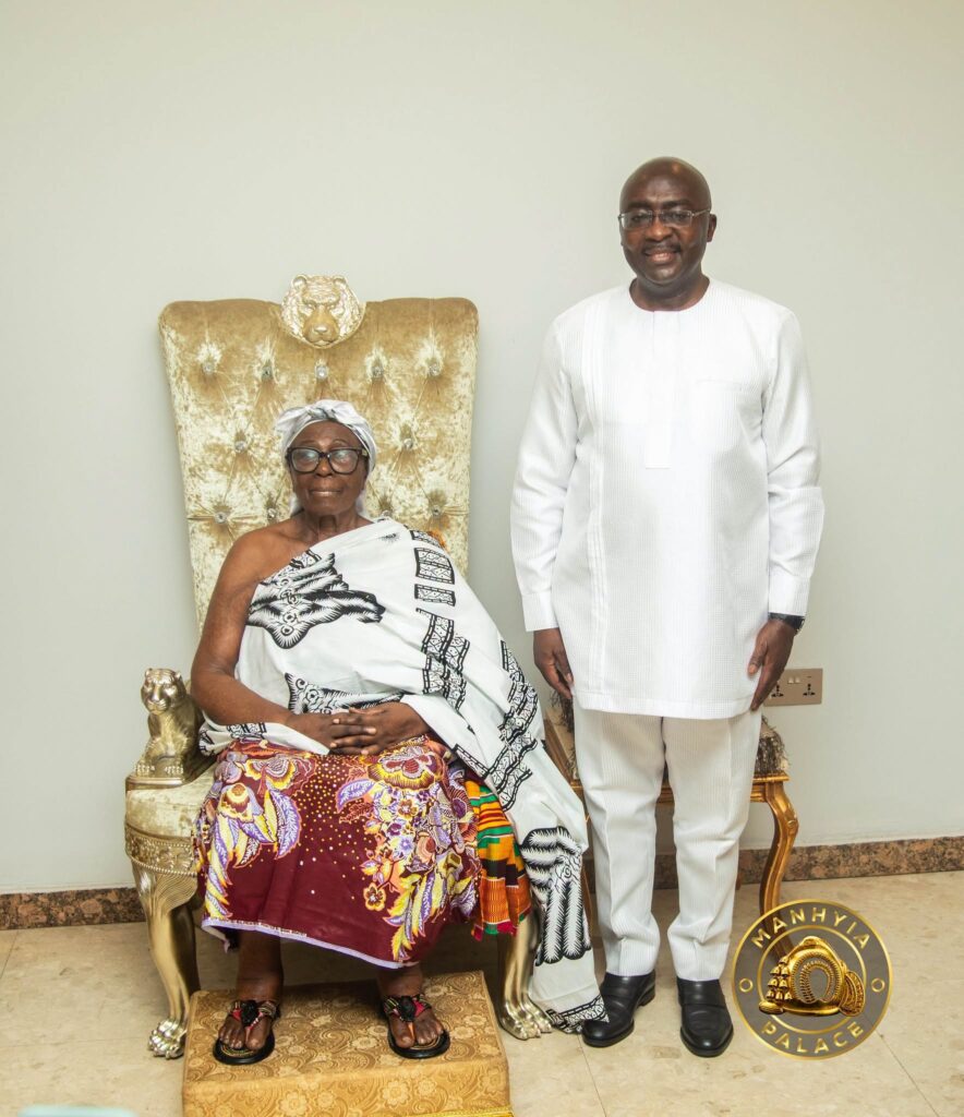 Bawumia Visits Asantehemaa Nana Yaa Akyaa II at Manhyia, Seeks Her Blessings