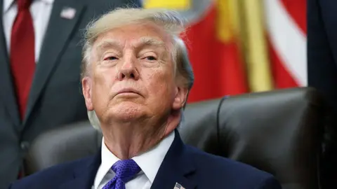 Trump Defends US Economy as Cost of Living Dominates Midterm Campaign